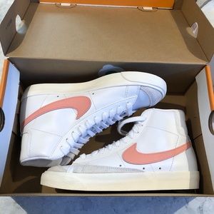 BRAND NEW Nike Women’s Blazer Mid 77